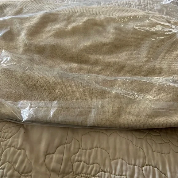 Tan and white stripes on the sleeves with decorative silver buttons size M NWT - Picture 2 of 2